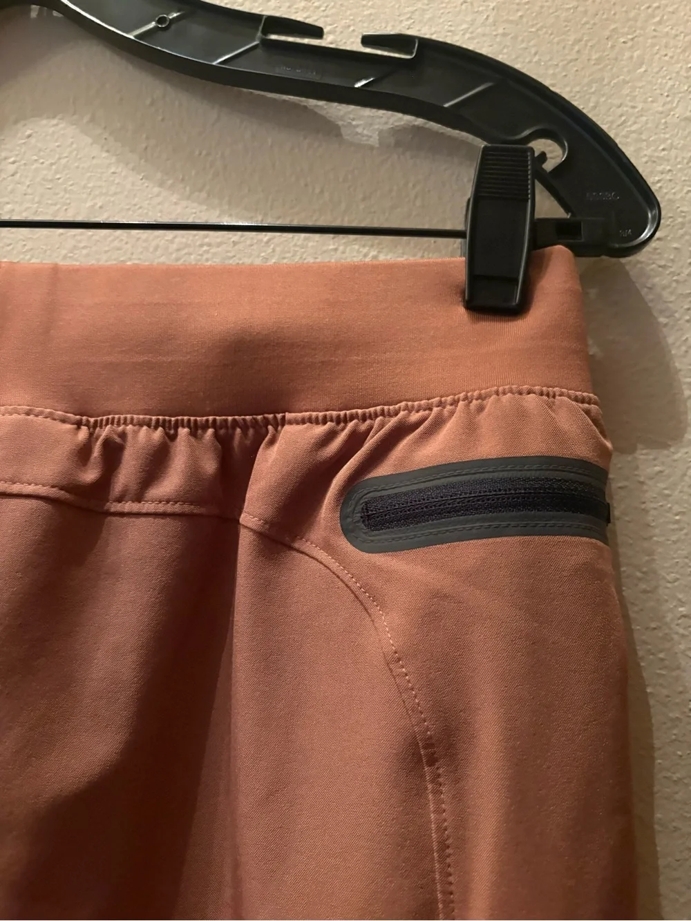 Under Armour Men's Brown Tech Jogger Pants with Black Accents